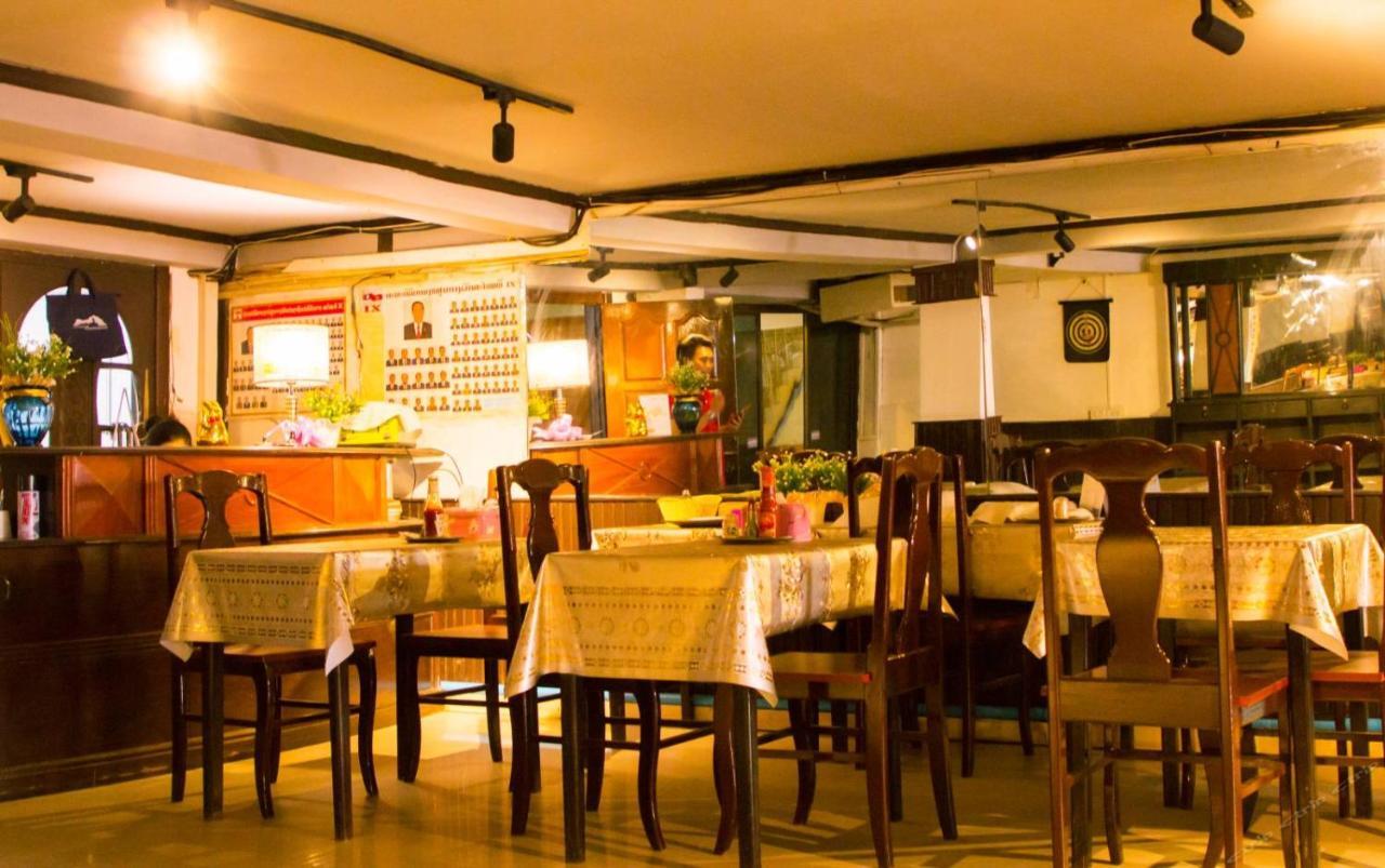 Central Vienna Hostel Vientiane Esterno foto